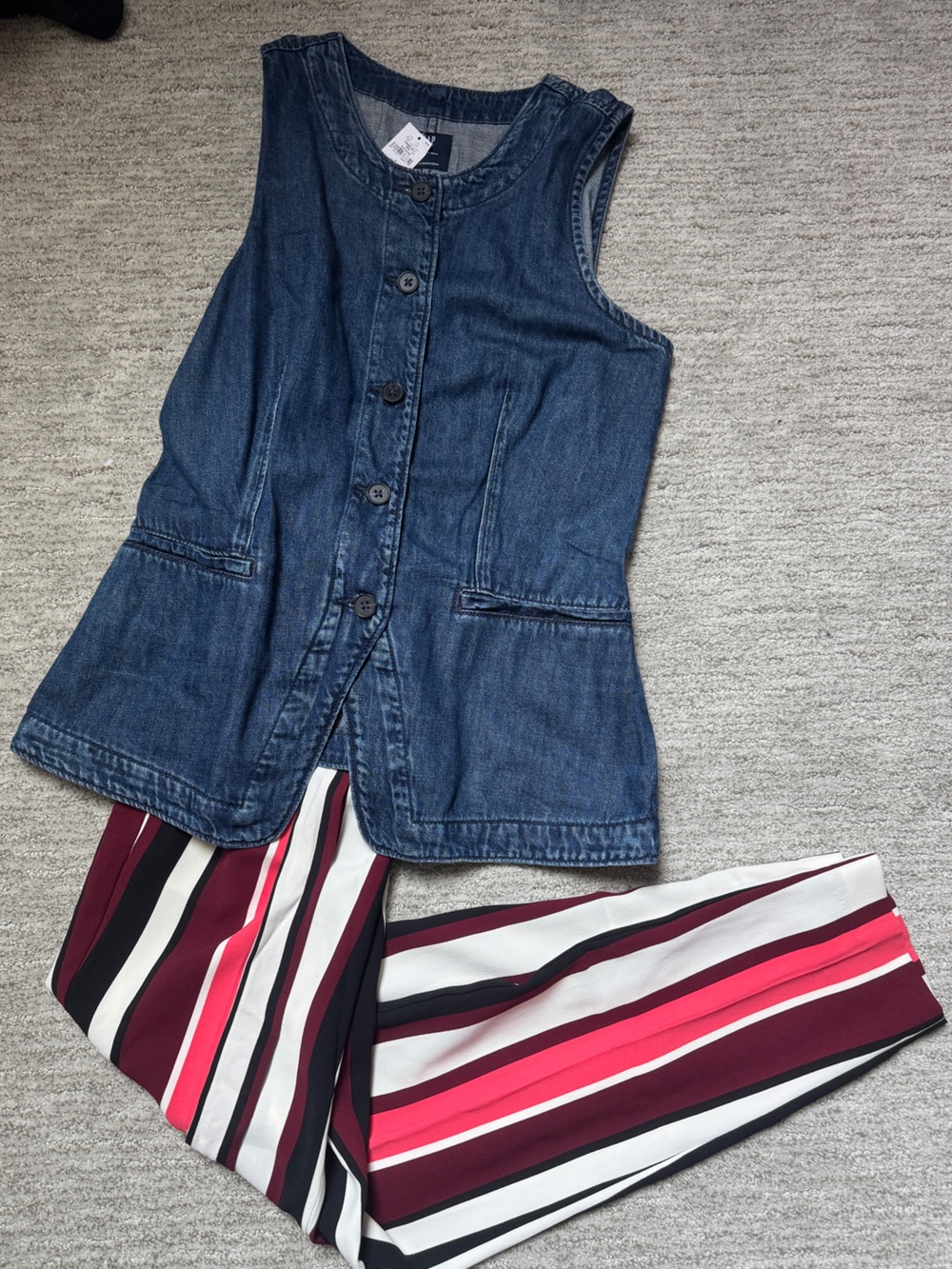GAP Sleeveless Denim Button-Front Vest - Blue - Picture 4 of 5